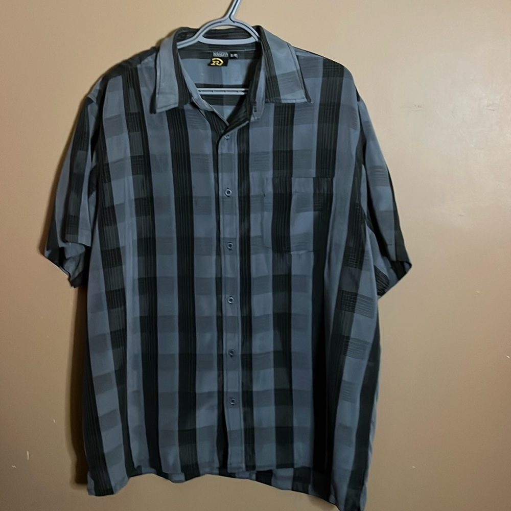 😄Black checkered short sleeve shirt buttons. B5